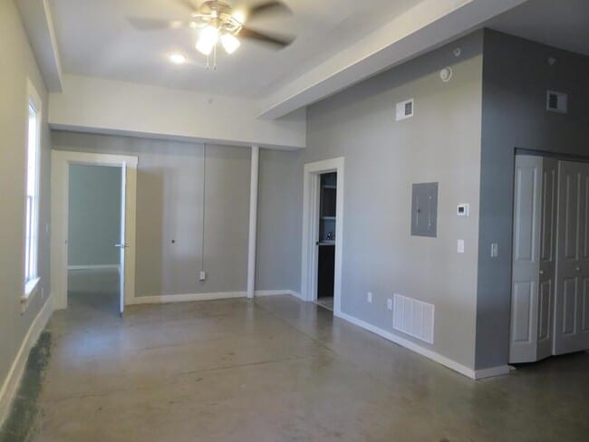 Building Photo - 421 N Brady St