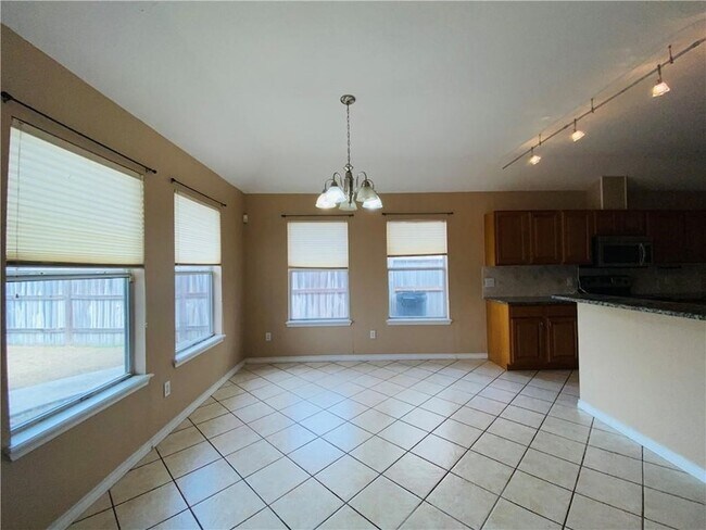 Building Photo - 2104 Westwood Dr