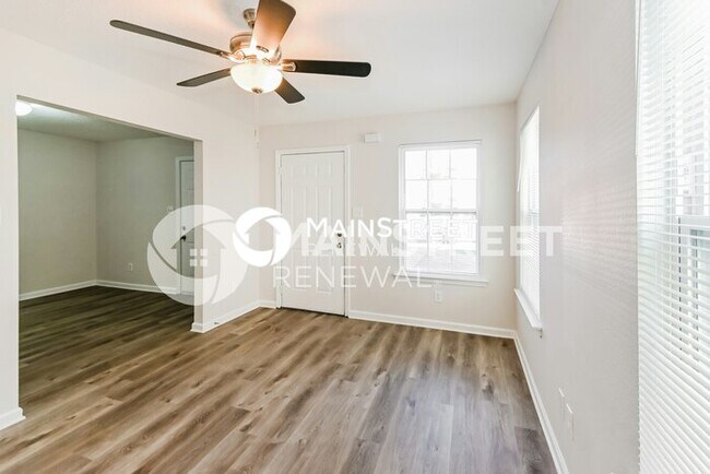Building Photo - 3 Bedroom Pet-Friendly Home in MEMPHIS, TN with Main Street Renewal