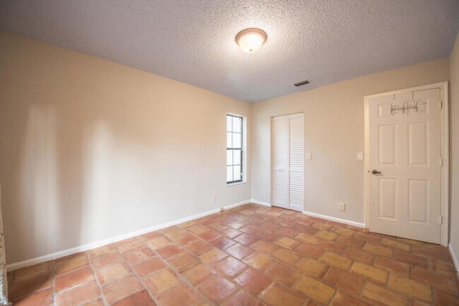 Foto del edificio - 452 Ashwood Pl