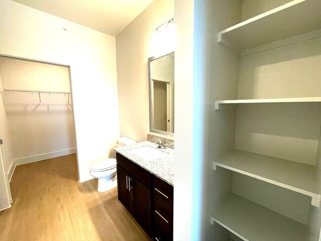 Foto del edificio - 350 Star Ranch Blvd