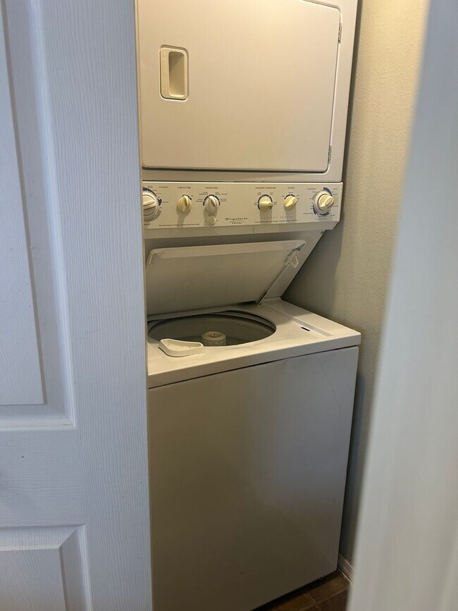 Foto del edificio - 1009 SE J St