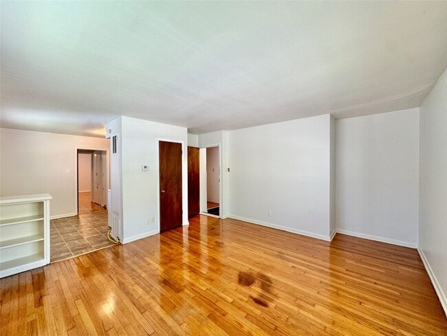 Foto del edificio - 4916 Worth St