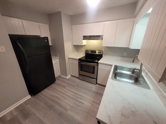 Building Photo - 4141 Spirea Dr
