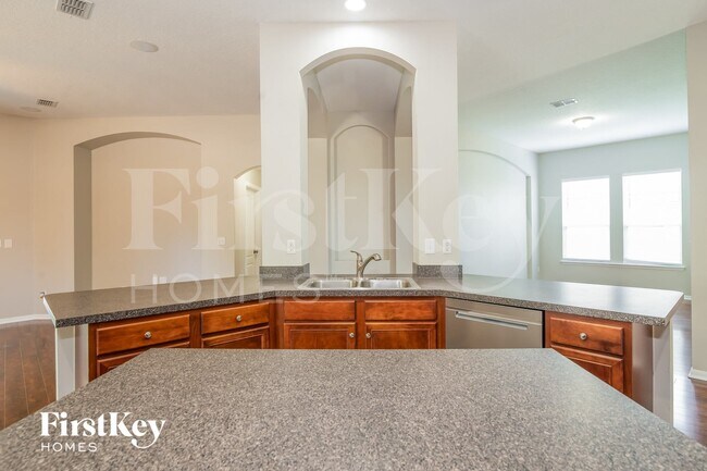 Foto del edificio - 581 Longmill Ln
