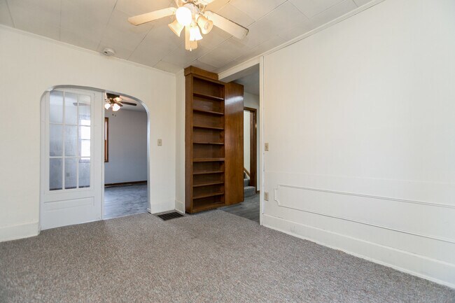 Building Photo - 1112 N Dodge St.