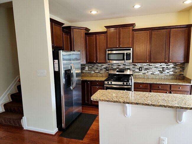 Foto del edificio - Bryans Road Townhome Retreat | Flexible Lease Available