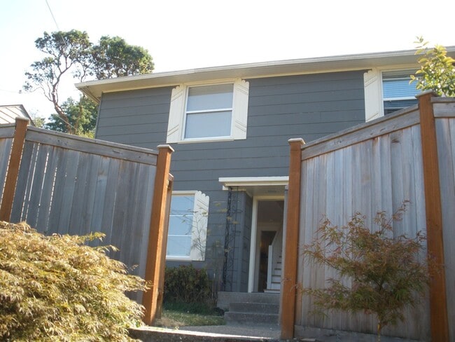 Building Photo - Magnolia Townhouse