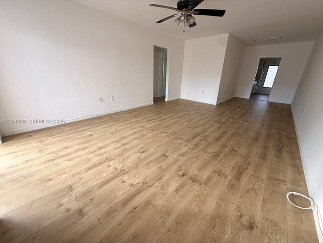 Foto del edificio - 7921 East Dr