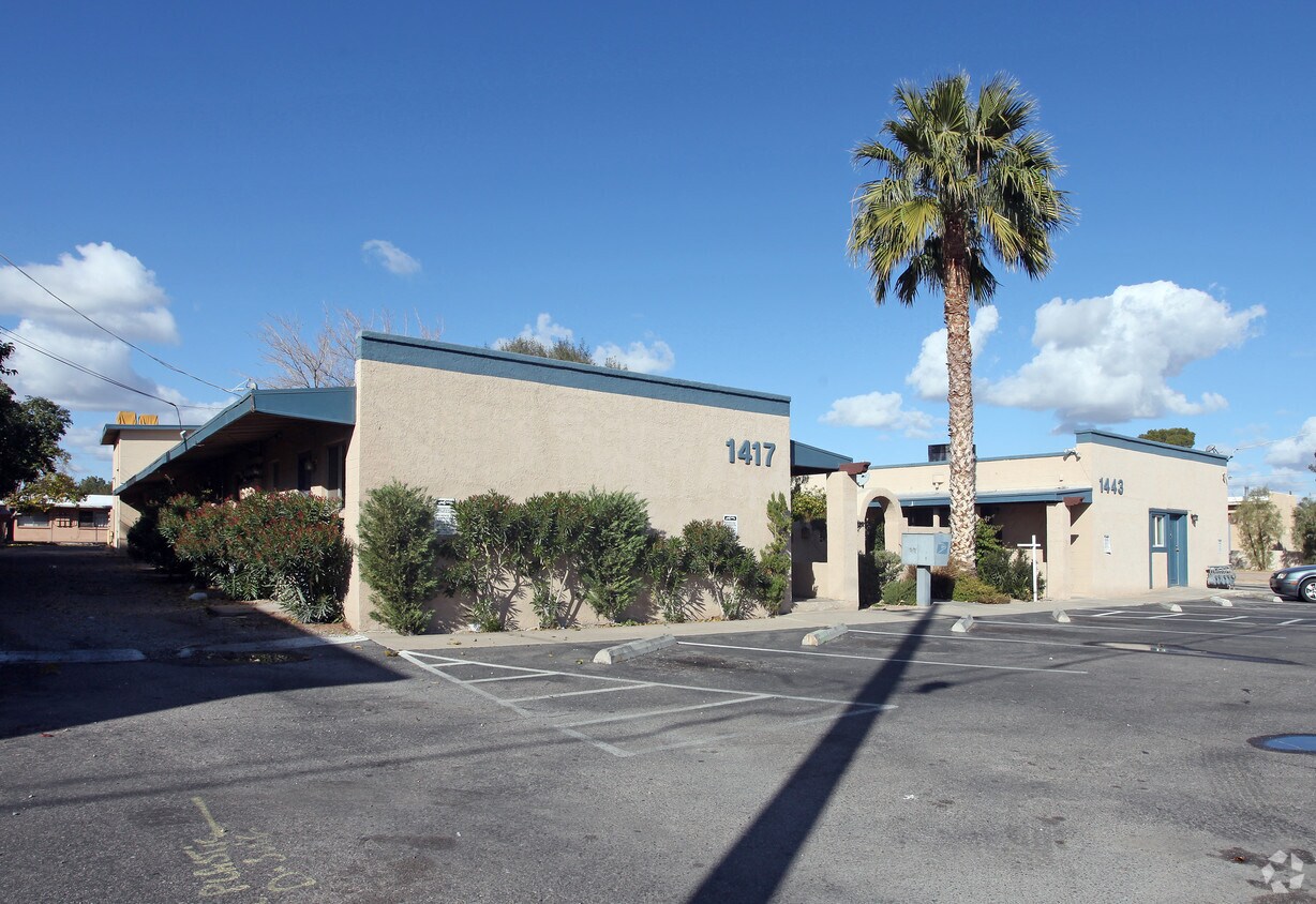 Primary Photo - 1417 N Alvernon Way