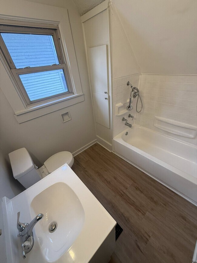 Foto del edificio - 517 Echo Ave