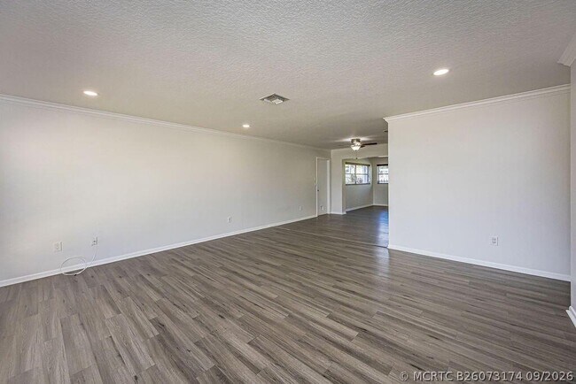 Building Photo - 1750 16th Ave N