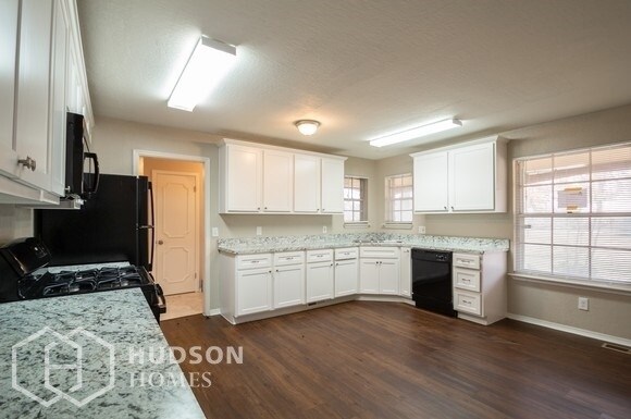 Foto del edificio - 9720 Bartlett Rd