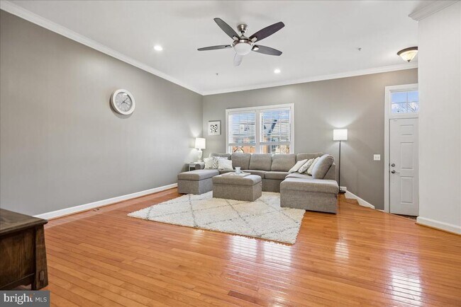 Foto del edificio - 10823 Wadsworth Rd