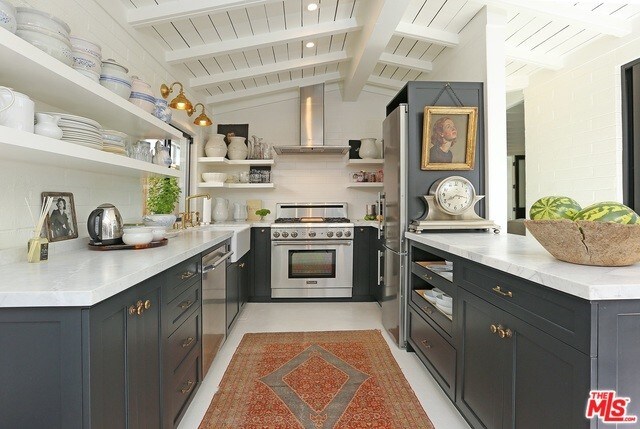 Foto del edificio - 8944 Ashcroft Ave