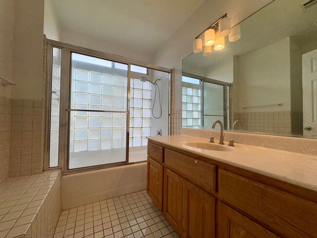 Building Photo - Three Bedroom, One Bathroom Temple City Ho...