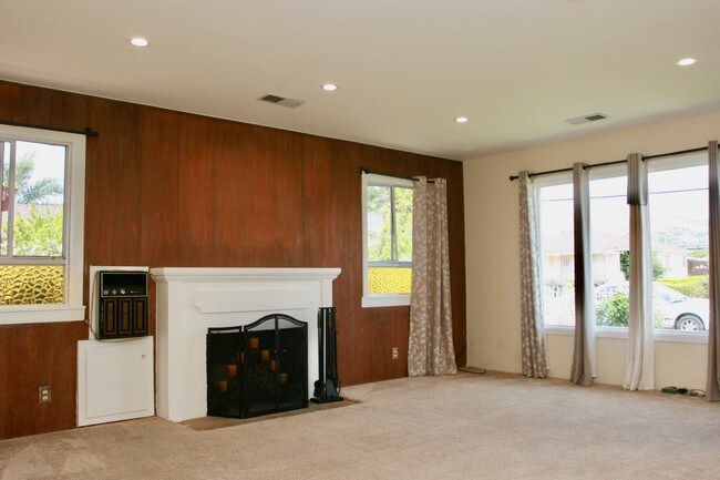 Building Photo - 31 Cedar Ln
