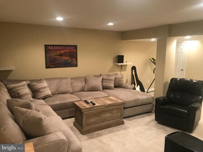 Foto del edificio - 145 Lexington Ct