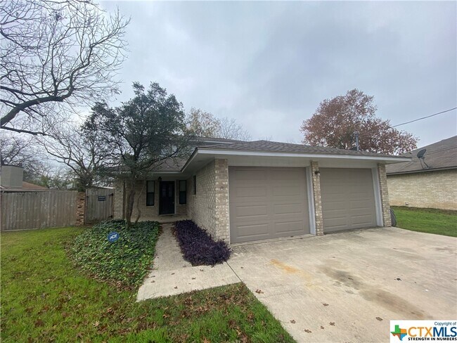 Building Photo - 1327 Lakewinds Cir