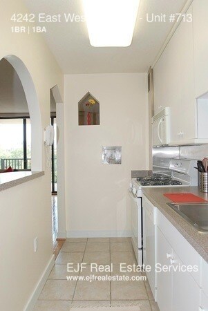 Foto del edificio - 4242 E WEST Hwy