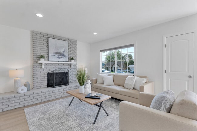 Building Photo - 17733 Los Alimos St