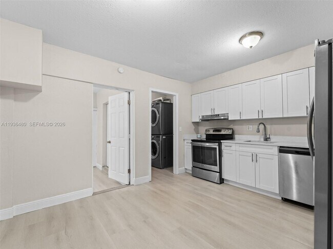 Foto del edificio - 5880 NW 19th St