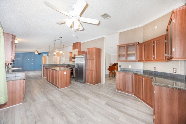 Foto del edificio - 590 County Rd 4614