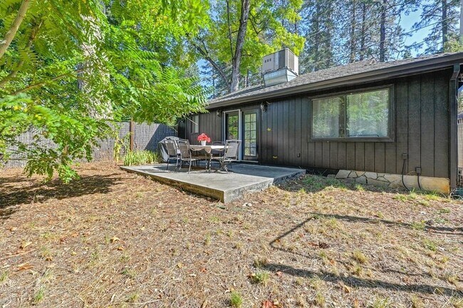 Foto del edificio - 12800 Ridge Rd