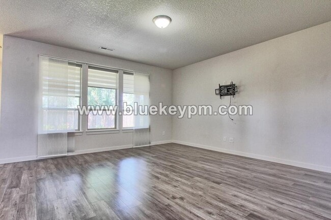 Building Photo - 13520 NE 113th Way