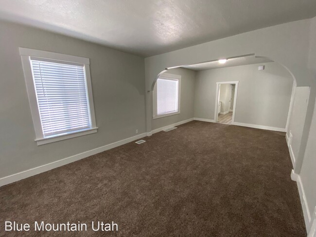 Building Photo - 2 br, 1 bath House - 2936 Porter Ave