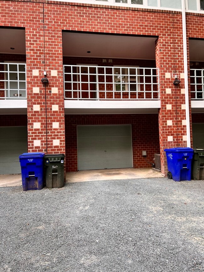 Building Photo - 407 McCauley St