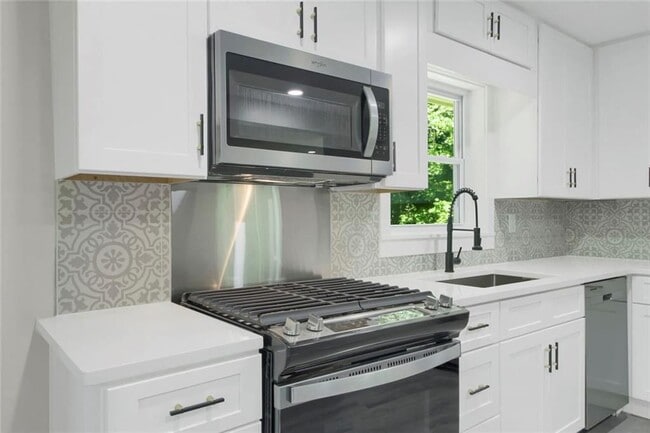 Building Photo - 2926 Monterey Dr