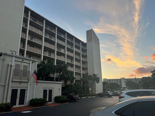 Foto del edificio - 14475 Strathmore Ln