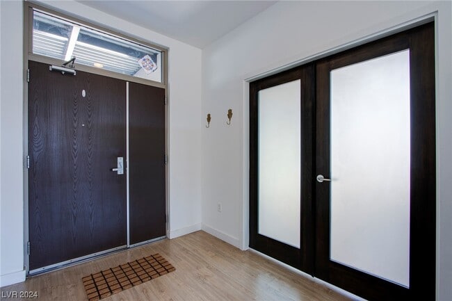 Building Photo - 8925 W Flamingo Rd