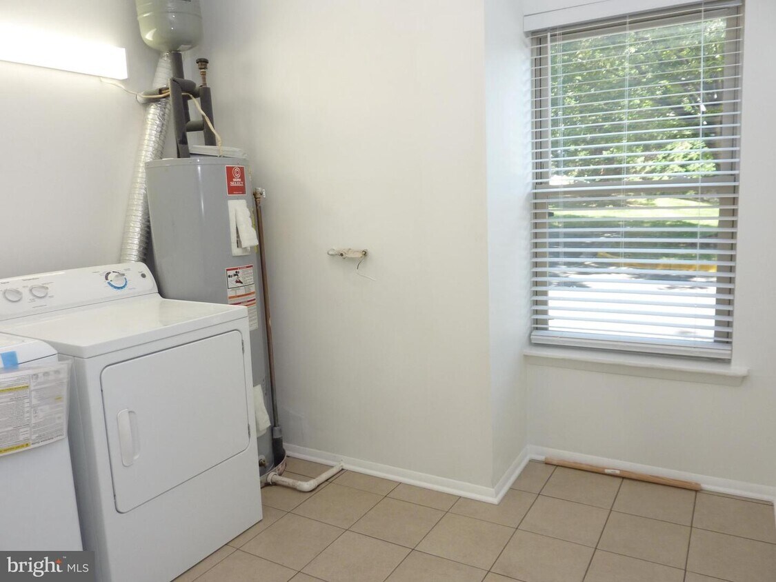 18420 Guildberry Dr Unit 102, Gaithersburg, MD 20879 Condo for Rent