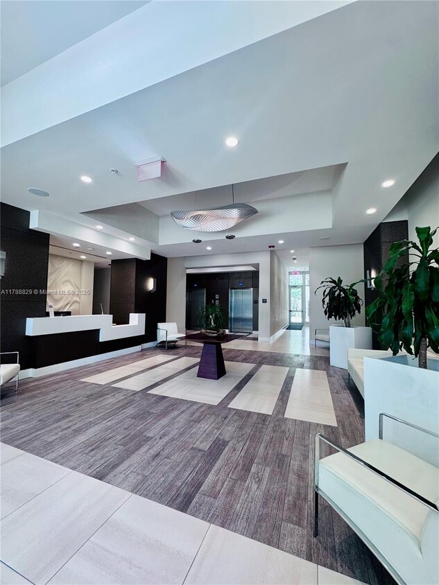 Foto principal - 7661 NW 107th Ave