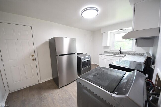 Building Photo - 619 Beech St