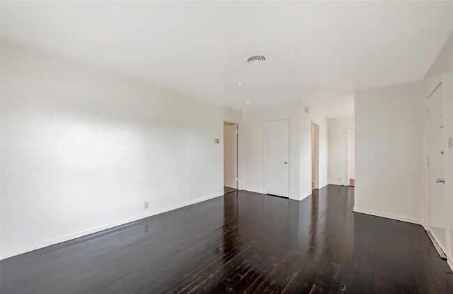 Foto del edificio - 6114 Doulton Dr