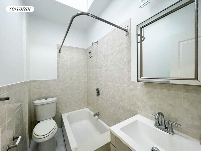 Foto del edificio - 2035 Radcliff Ave
