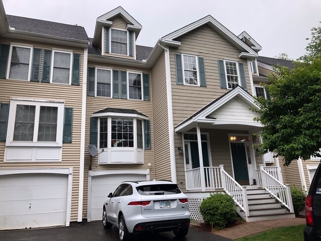 Southern Nashua Townhouse For Lease - Southern Nashua Townhouse For Lease