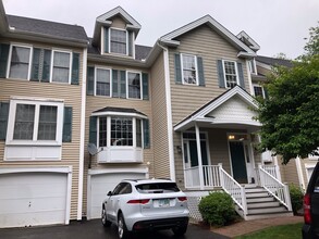 Building Photo - 5 Georgetown Dr