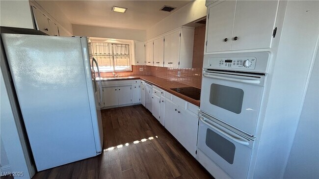 Foto del edificio - 1516 Houssels Ave