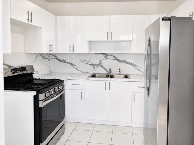 Foto del edificio - 1230 W 54th St