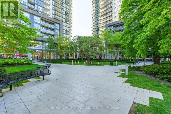 Photo du bâtiment - 5168 Yonge St