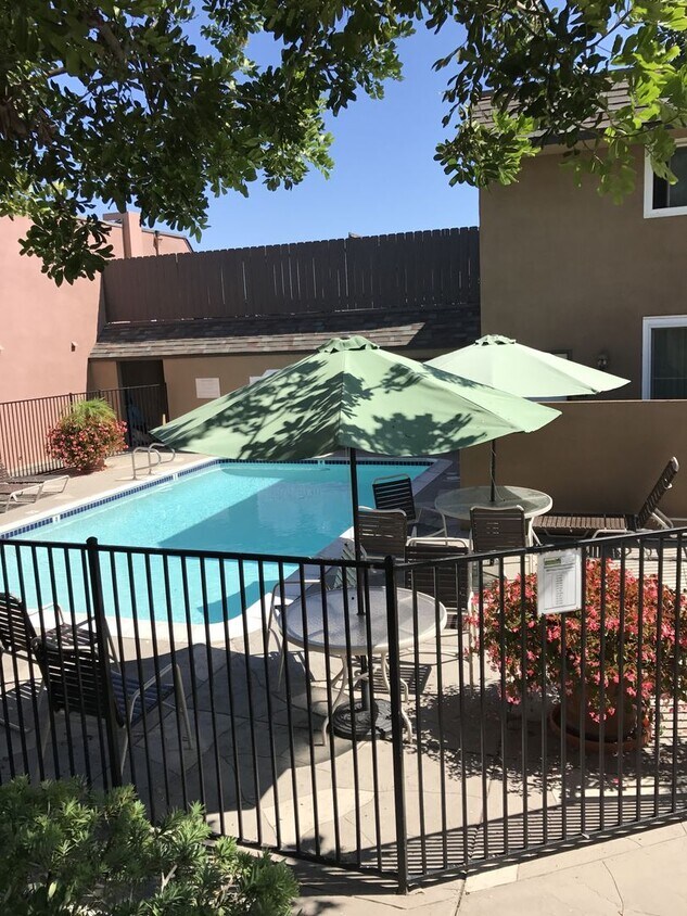 Primary Photo - SPACIOUS 3-BEDROOM / 2-BATH APARTMENT IN C...
