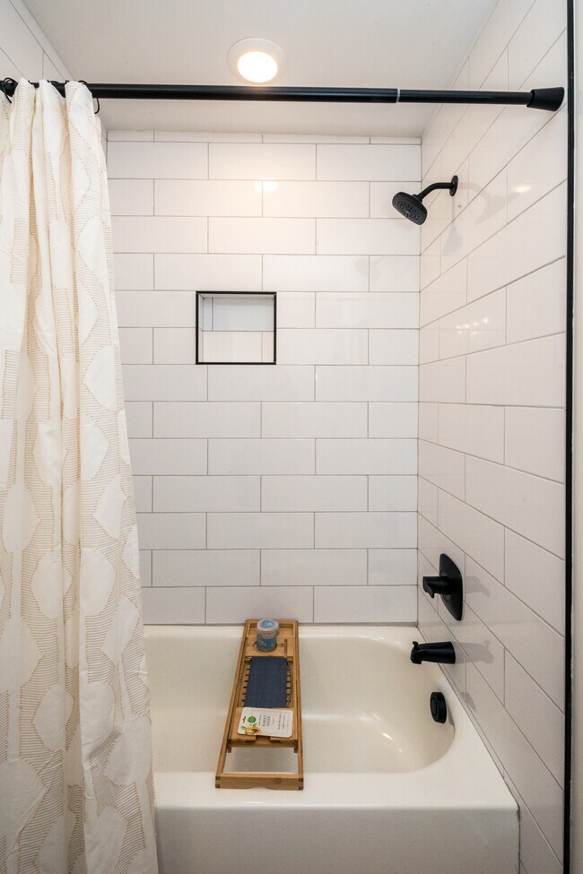 Building Photo - 1035 Hamlet St