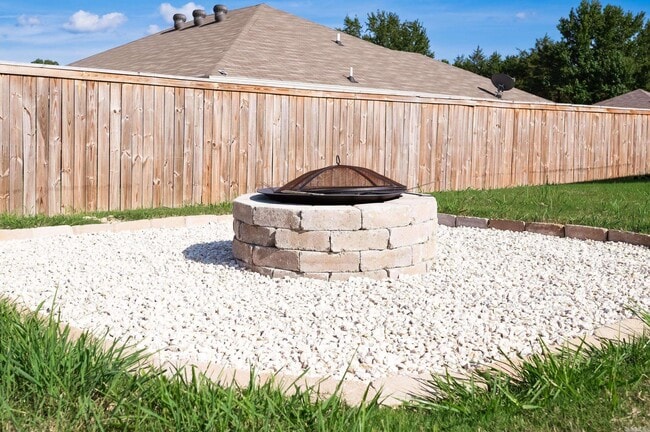 Building Photo - 44 Dunnaway Dr
