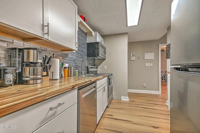 Foto del edificio - 70101 W Locust St