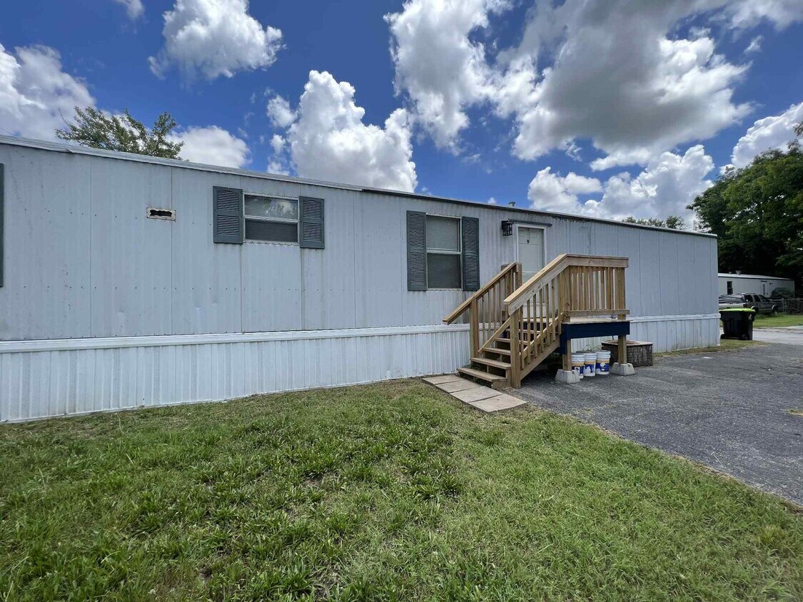 Foto principal - CUTE REMODLEDED 2 BEDROOM / 2 BATHROOM IN ...