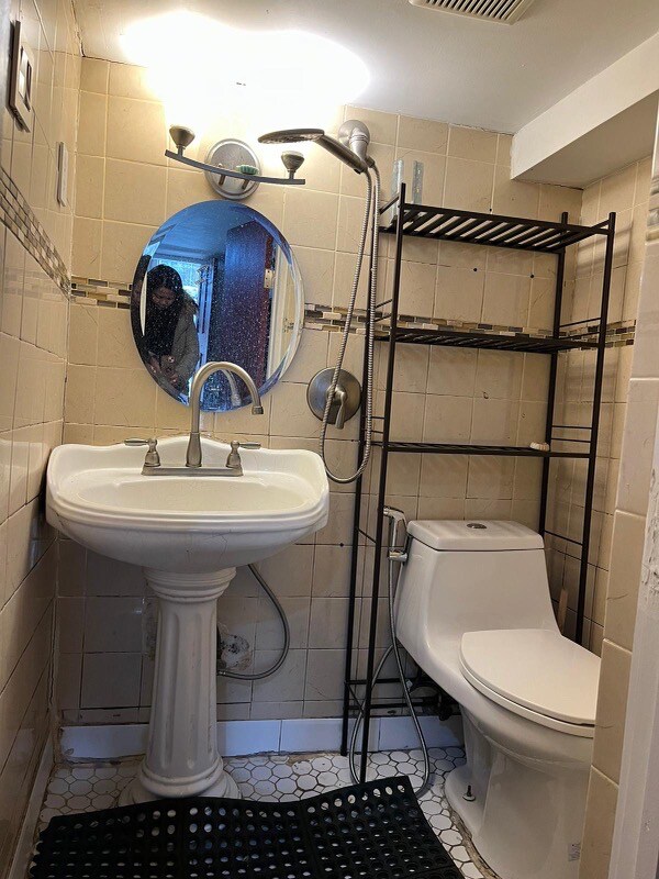 Foto del edificio - 48-48 63rd St